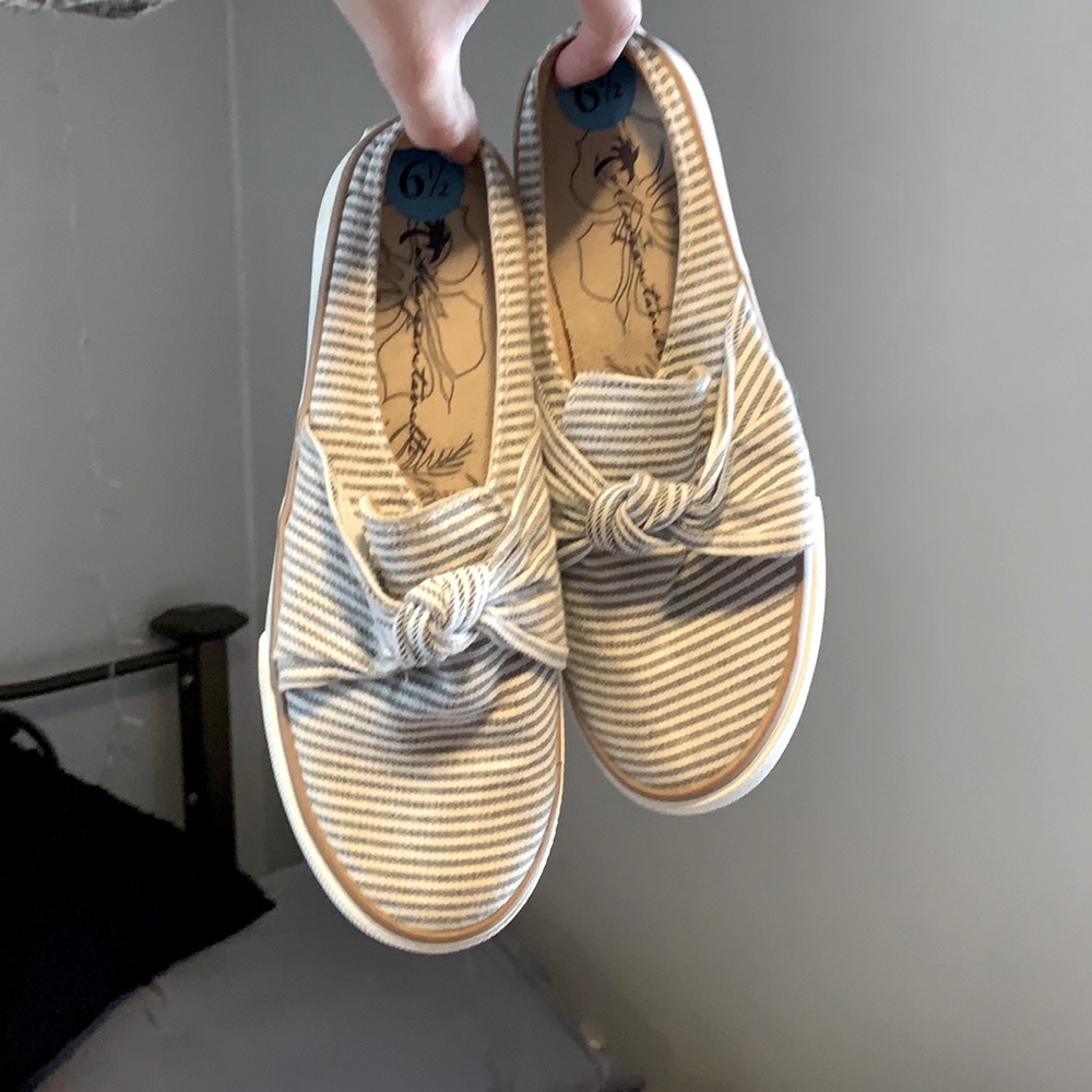 White and gray striped flats